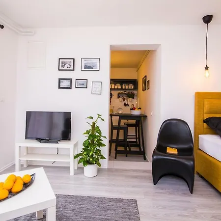 Appartement Art Studio Kata *
